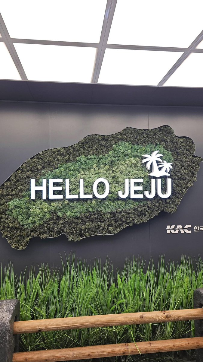 ghfflrtm's tweet photo. 제주도 왔다아아 https://t.co/qC21D1Sg9X