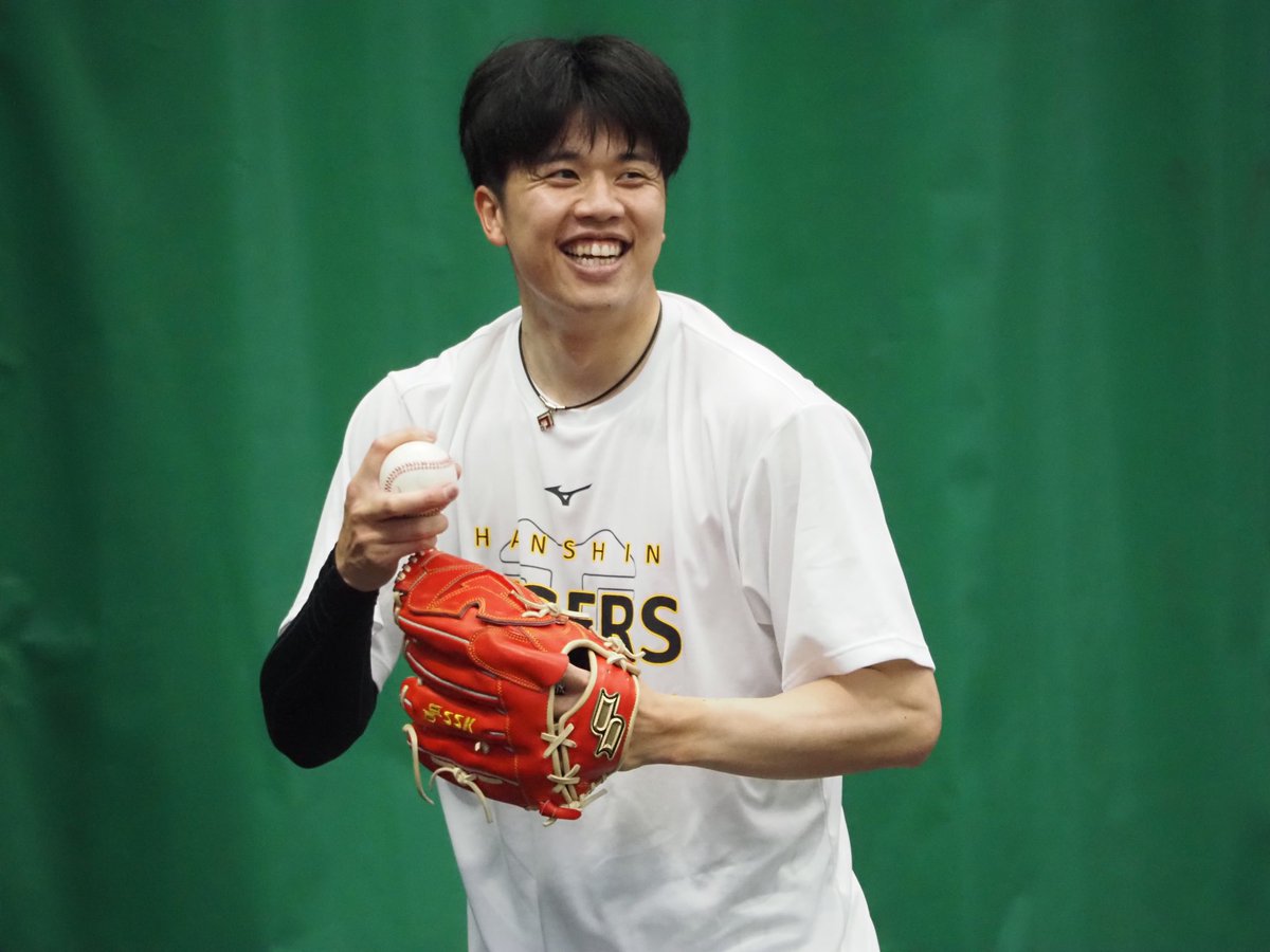 ニヤニヤしている。 #才木浩人 #宜野座キャンプ2026 #阪神タイガース