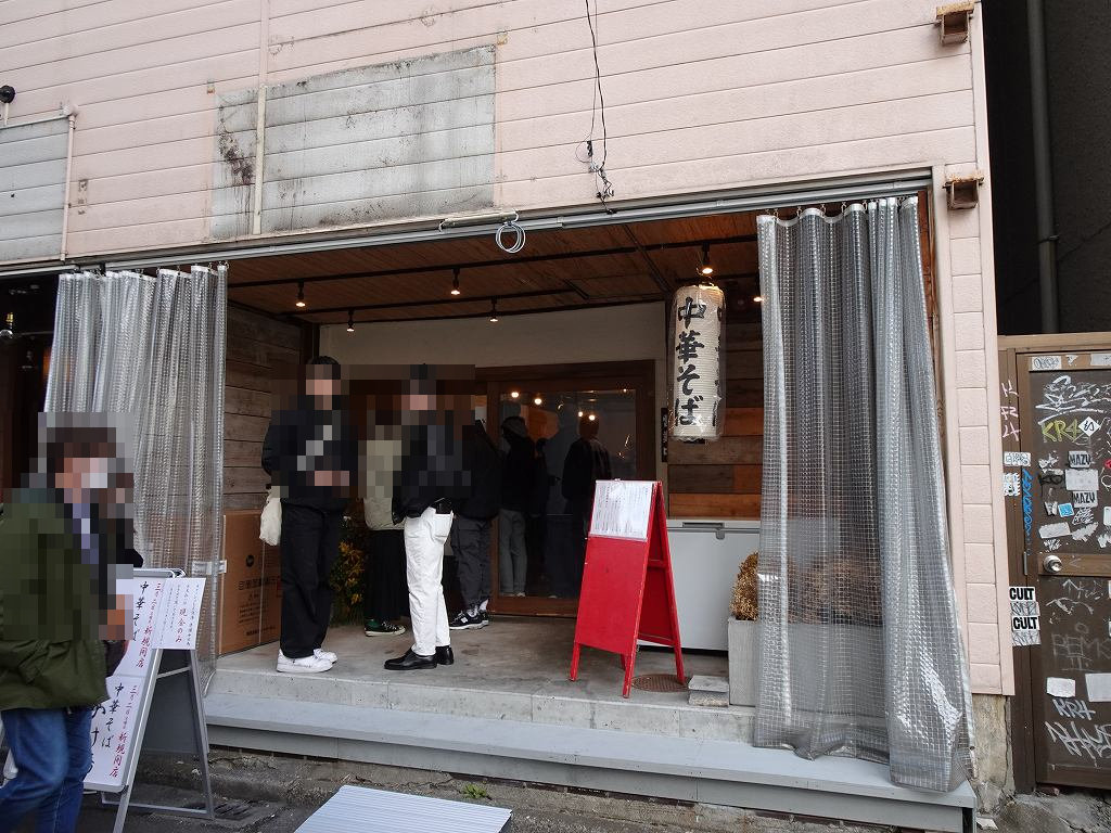＃中華そばかけ橋＠仙台市青葉区中央
背脂中華そば　950円を背脂普通で
燕三条系の中華そばスープは熱々！煮干しは控えめかな
良質の背脂、岩のりも良い♪刻みタマネギはシャキシャキ
手打ち手揉み麺とのこと柔らかめでもっちり食感
細切りのメンマがいい、ライト燕三旨い♪
＃仙台ラーメン事情