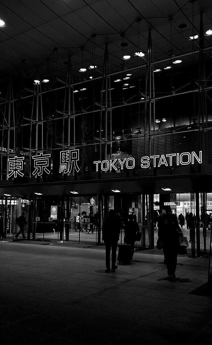 «  One day, you will understand that it never mattered how tightly you held on to the wrong people, how intensely you tried, because the right people were always going to find you. The right people were always going to stay. »