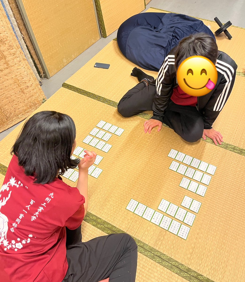KIT_karuta's tweet photo. 九州工業大学新1年生のみなさん！
🌸合格おめでとうございます🌸

私たちは百人一首部です！
百人一首部では
「ちはやふる」
でお馴染みの競技かるたを中心に活動しています！

元気い〜〜〜っぱい！！で情報を発信していくのでフォローをお願いします🫶

#春から九工大
#百人一首
#北九州 https://t.co/7jgoxLXAGZ