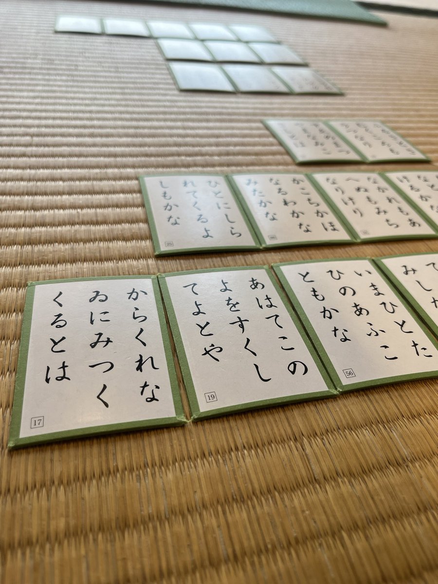 KIT_karuta's tweet photo. 九州工業大学新1年生のみなさん！
🌸合格おめでとうございます🌸

私たちは百人一首部です！
百人一首部では
「ちはやふる」
でお馴染みの競技かるたを中心に活動しています！

元気い〜〜〜っぱい！！で情報を発信していくのでフォローをお願いします🫶

#春から九工大
#百人一首
#北九州 https://t.co/7jgoxLXAGZ