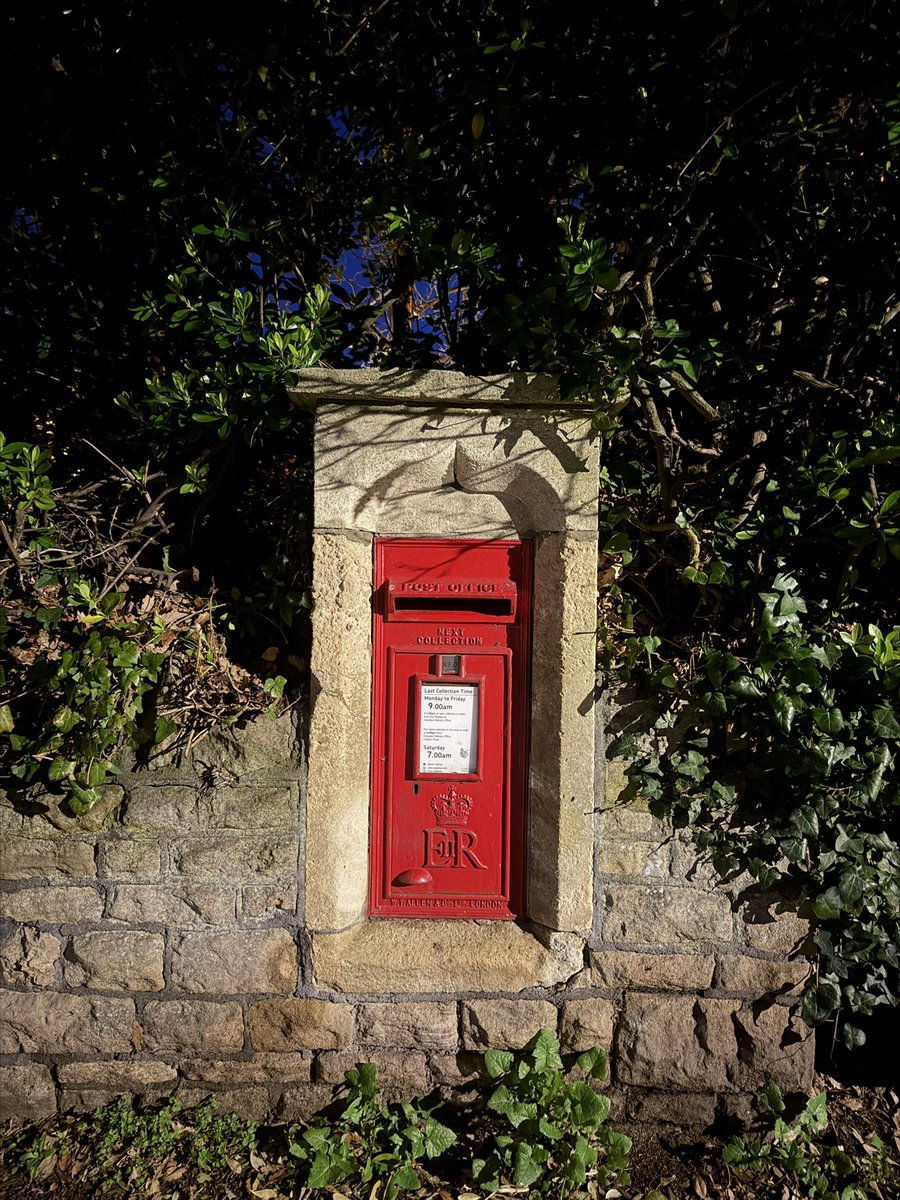 ER wall box, beautiful both night and day, #Clevedon #Somerset #PostboxSaturday 📮
