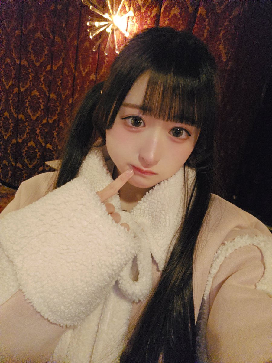 ダンスホール新世紀さんありがとうございました‼️✨
早めの時間から会いに来てくれてありがとう🥹ペンラ見えて嬉しかったよ！
初めましてさんもも推しさん青フロに会いに来てくれた方ももに会いに来てくれた皆ありがとう💕
2本目新宿Biskeさんで20:35~20:55出番です‼️
📸21:00~21:45
夜待ってます✨