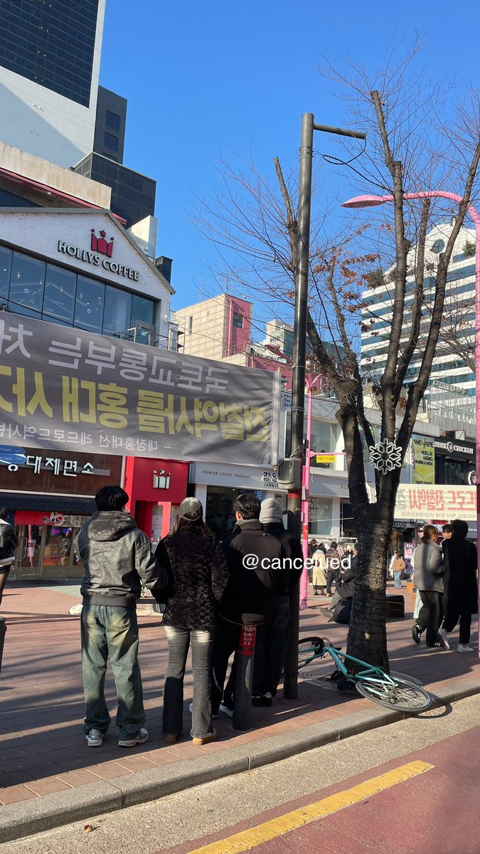 cancelued's tweet photo. kok ak ke hongdae waktu itu ga da cortis yh .... when yah ketemu cortis ..... hiks T_____T pengen jugak https://t.co/e02HY2qQBy