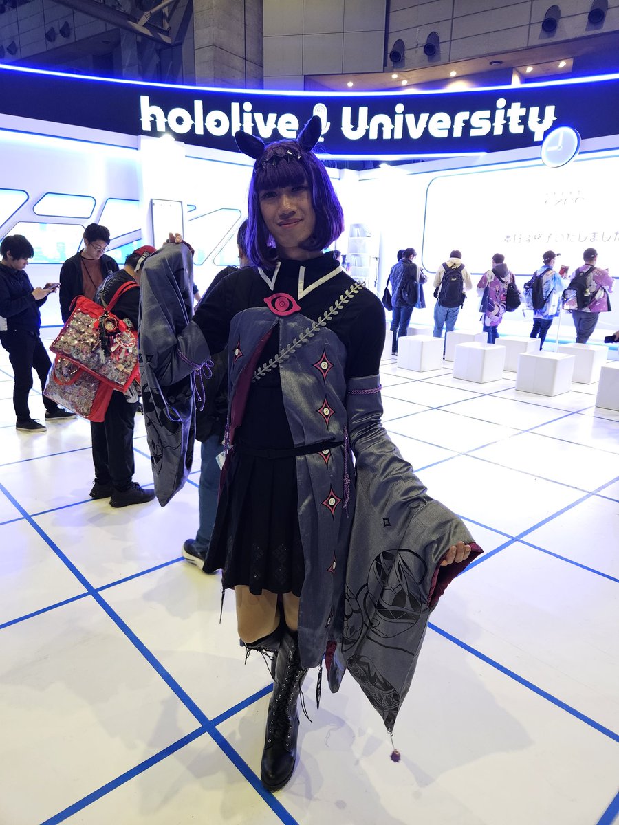 I got to speak with Ina about our food hot takes!!! I still can't believe it! 😭😭😭I really hope she likes the drawn to dawn cosplay I made! #InainafesEXPO26
#hololiveEXPOfes2026_DAY2