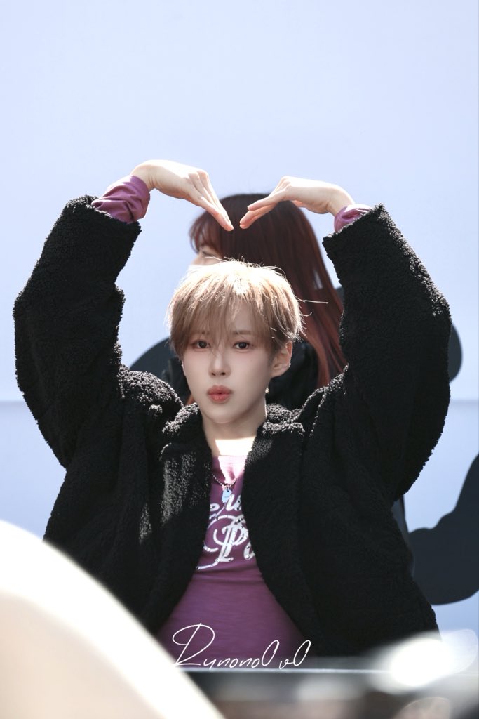 Runono﹥﹤ tweet media