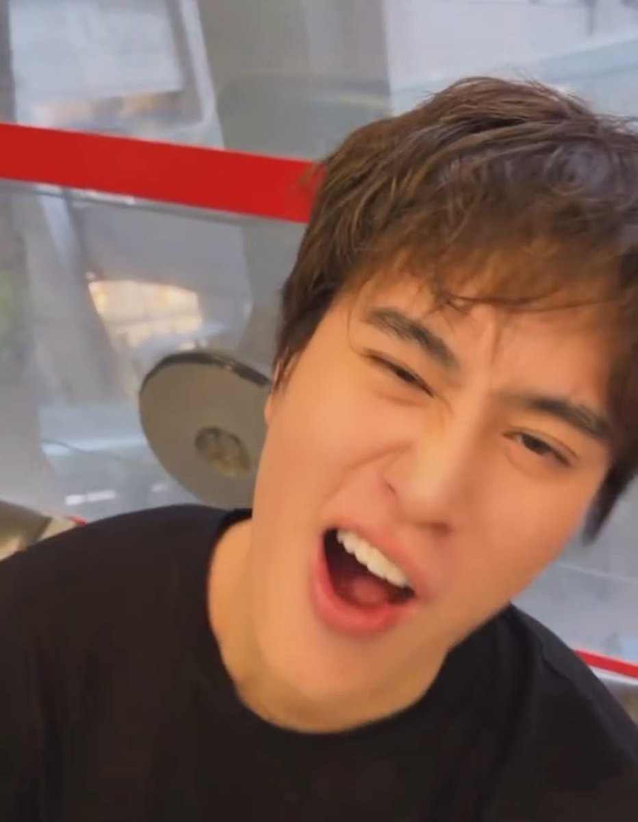 เด็กอะไรน่ารักขนาดนี้ㅠㅠㅠㅠ เอาผมขึ้นก้เท่ เอาผมลงก้น่ารัก ครบที่สุด วาสนา Chanel ที่ได้ฮีเป็น House Ambassador ✨

GEMINI BOUND FOR CHANEL FW26
#CHANELXGEMINI
#CHANELFallWinter
#CHANELShow