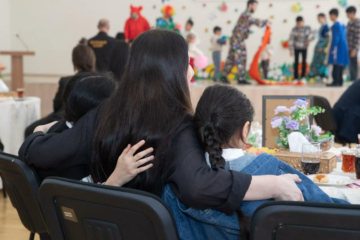 ikisahilnews's tweet photo. 🥰 Uşaq evi sosial xidmət müəssisələrinin sakinləri olan, #valideyn himayəsindən məhrum 18 uşağın 4 saylı cəzaçəkmə müəssisəsində olan anaları ilə görüşü təşkil edilib. https://t.co/MPPckmvZeU