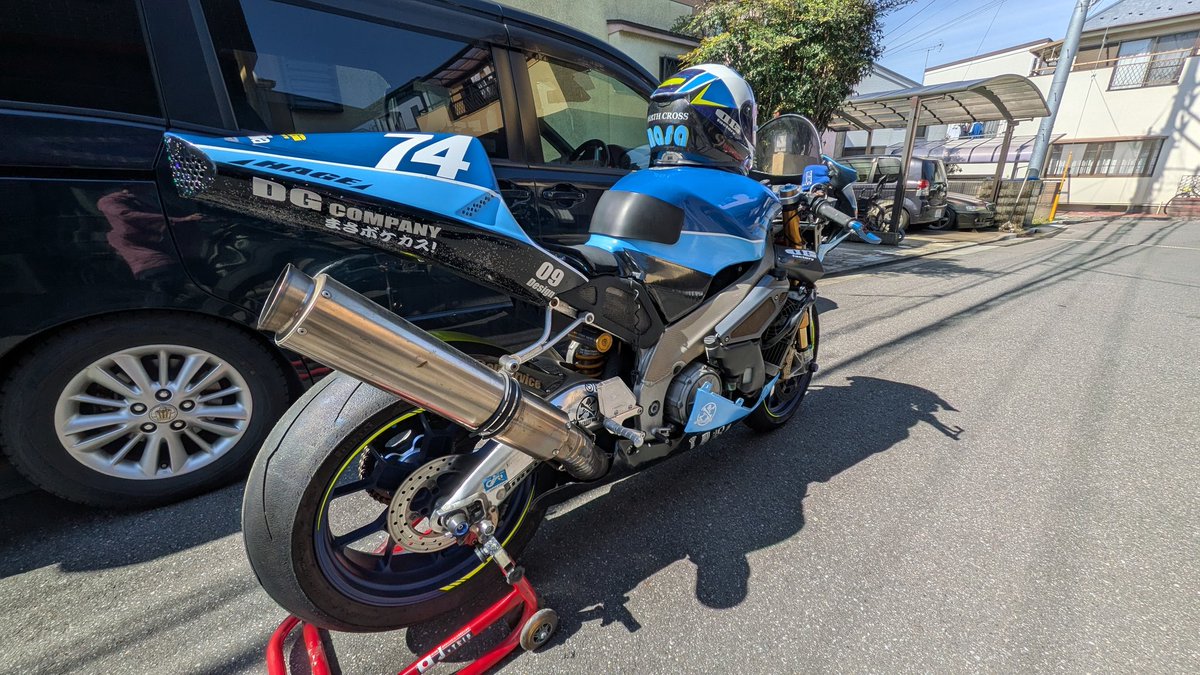 71kMasa's tweet photo. 今シーズンは来週3/15㈰HideoutRacing走行会@TC2000からスタート❗️
とりあえずコンスタントに４秒出せるように頑張る🔥
そのあとは来月4/19㈰MCFAJｸﾗﾌﾞﾏﾝﾛｰﾄﾞﾚｰｽMAX4本番🏁
もっと練習しろって感じだけどw
タイヤ高いし…🥲
#rsv #rsv1000mille #mcfaj #max10group #max4 https://t.co/VwVGWoHXos