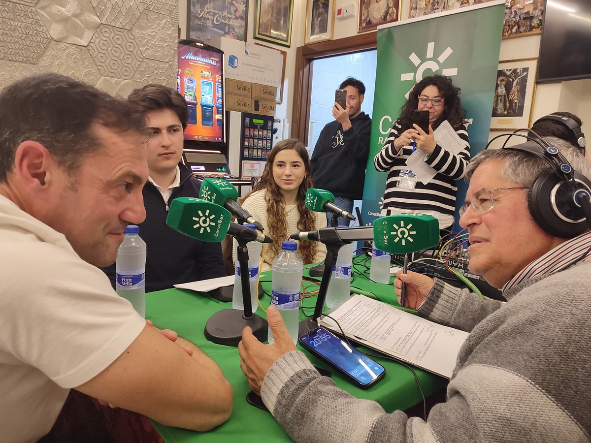 pasoapasocsr's tweet photo. Gran noche radio de tertulia en una taberna cofrade, en Bar Casa Millán  @pasoapasocsr https://t.co/ROWrz1v5pe