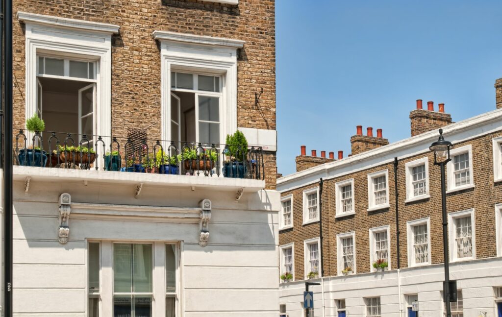 Propertyadvis10's tweet photo. Investing in real estate is the safest investment because there are minimize chances of loss and you can earn better profit. Property advisors Pro is London based real estate agency offering the best services in this area. :sales@propertyadvisorspro.com https://t.co/Csj3L88Rmy