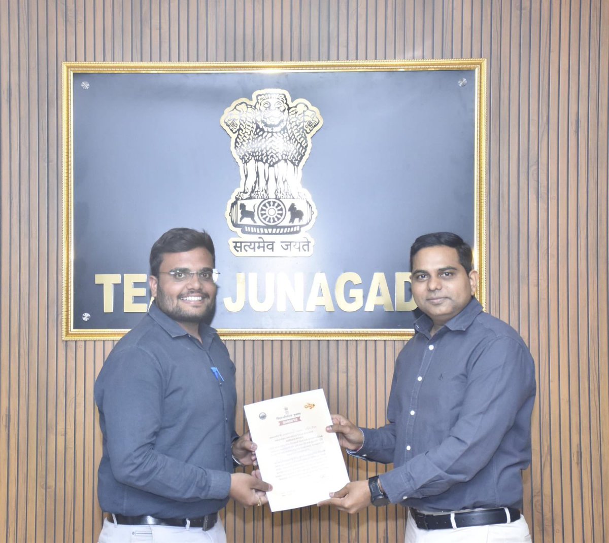 collectorjunag's tweet photo. મહાશિવરાત્રી મેળાને સફળ બનાવવા માટે મહત્વપૂર્ણ યોગદાન આપનાર મીડિયા પ્રતિનિધિશ્રીઓની નિષ્ઠા અને સેવાભાવ સરાહનીય રહ્યા.
(1/2)

@CMOGuj @sanghaviharsh @drpradyumanvaja @ikaushikvekaria @revenuegujarat @InfoGujarat https://t.co/igah3NjX0h