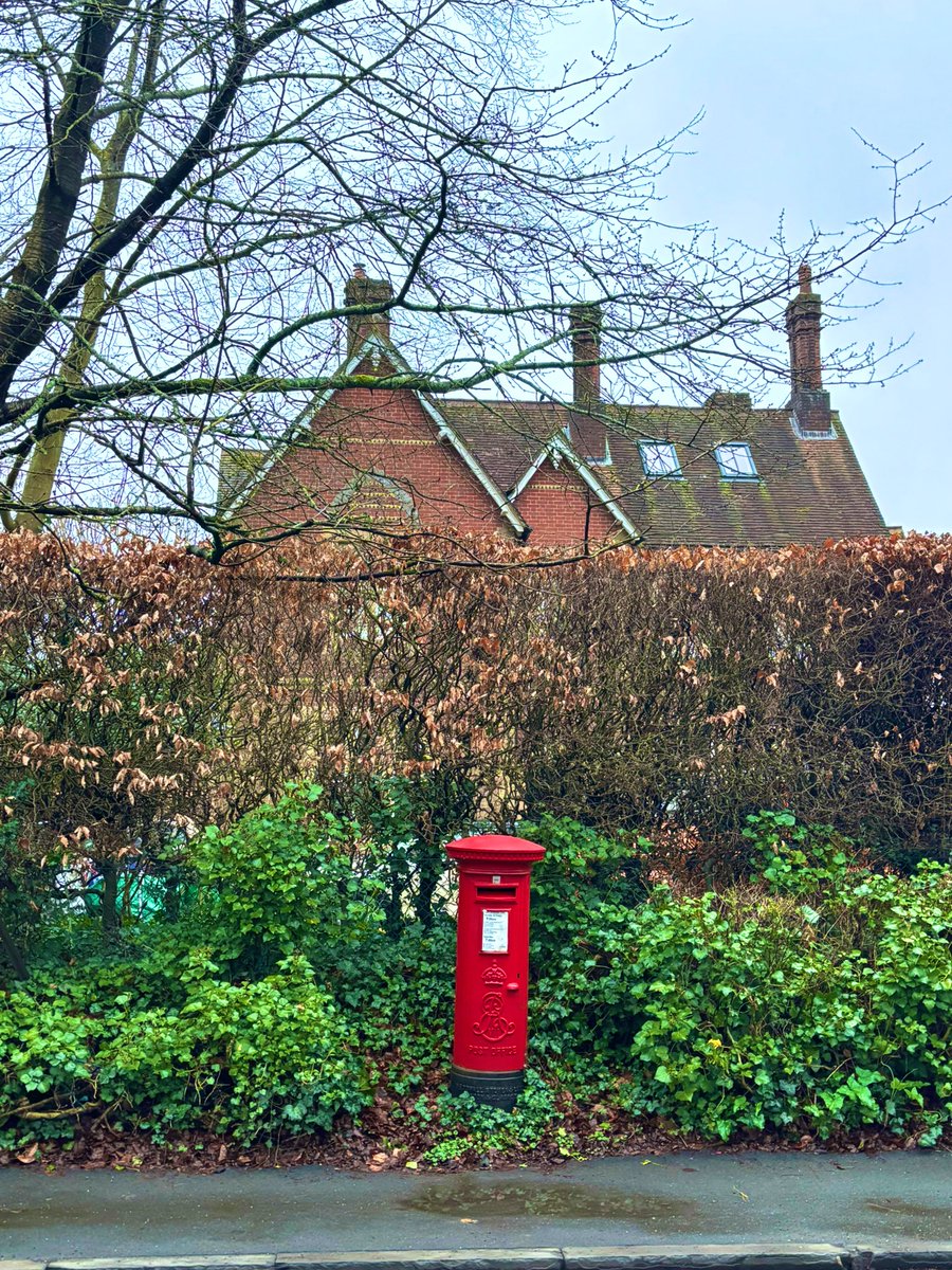 OurScapes's tweet image. Taken literally a minute ago in #winchester #postboxsaturday