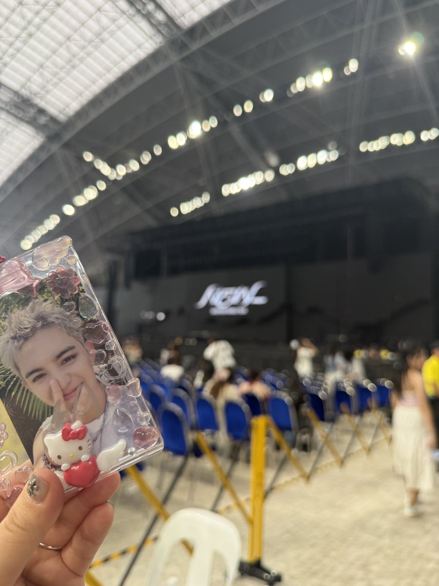 세븐틴 뉴콘 싱가포르 븨앞 🩷
처음 사첵을 해외에서 한다니 

#세븐틴 #SEVENTEEN_NEW_IN_SG 
#vip #SCOUPS #new
