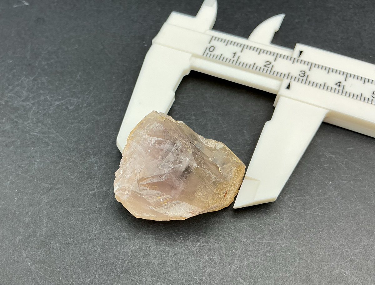 mineralmarche5's tweet photo. 蛍光アメジスト 原石〈14〉
ブラジル,バイア州産
￥3,300
先着1名、送料800円

購入希望は合言葉｢ミネマル｣をリプ欄へ
※磨きとラフ、大小約20点あり、毎日少しずつ限定販売します
本通販から20,000円以上お買上げで送料無料！支払いはカードもOK👍後日詳細を送ります
フォロワー様限定で購入可能😊 https://t.co/8t0ROWzBmO