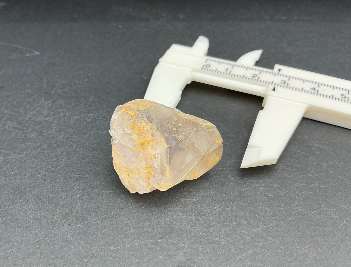 mineralmarche5's tweet photo. 蛍光アメジスト 原石〈14〉
ブラジル,バイア州産
￥3,300
先着1名、送料800円

購入希望は合言葉｢ミネマル｣をリプ欄へ
※磨きとラフ、大小約20点あり、毎日少しずつ限定販売します
本通販から20,000円以上お買上げで送料無料！支払いはカードもOK👍後日詳細を送ります
フォロワー様限定で購入可能😊 https://t.co/8t0ROWzBmO
