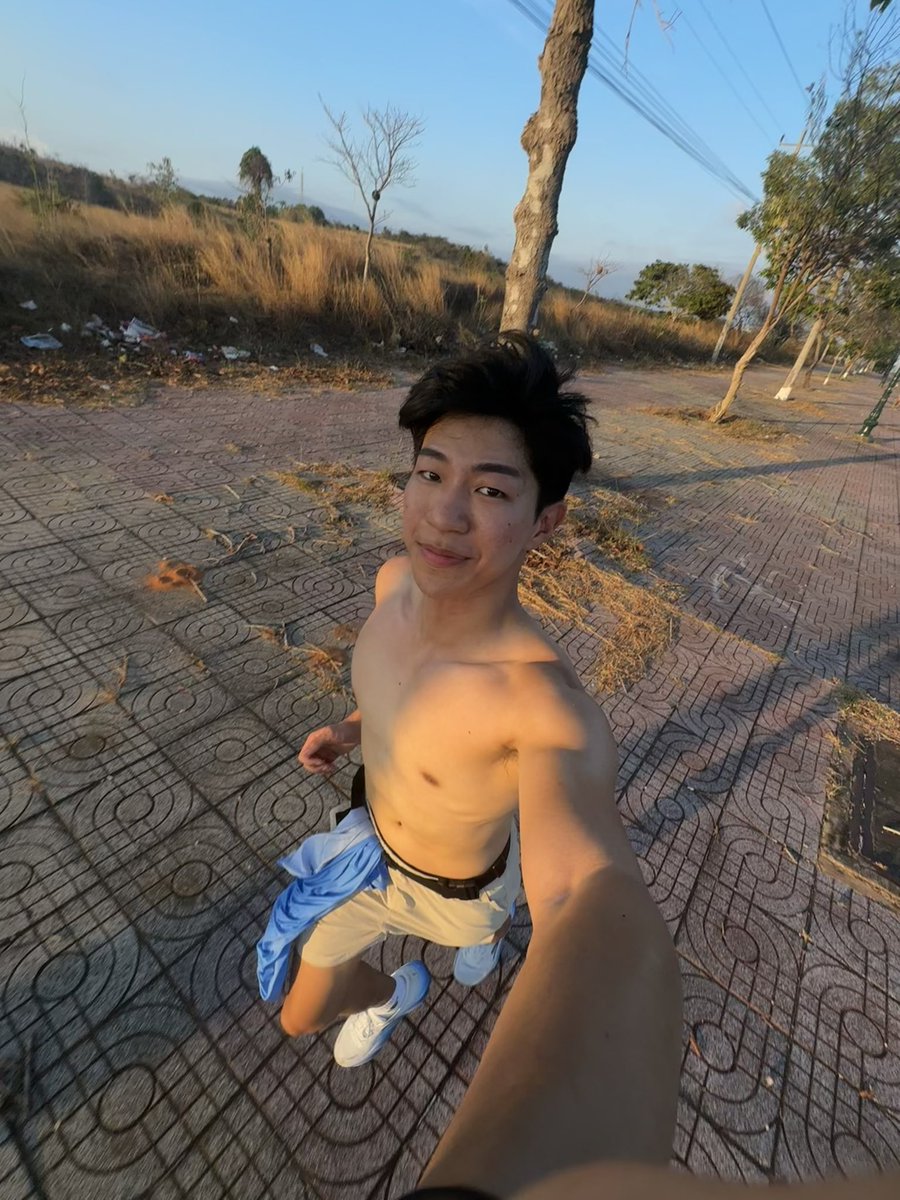 joeltkl's tweet photo. eat sleep run repeat, twice a day https://t.co/NbNS6QNLqq