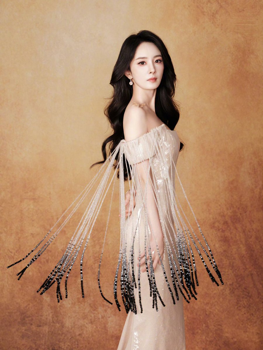 yangmi_kh's tweet photo. Yang Mi attends KÉRASTASE event today in Sanya 🧡

#YangMi #杨幂 https://t.co/YVQ2VyDUDt