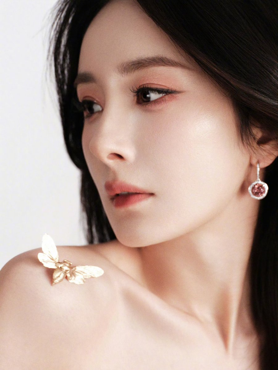 yangmi_kh's tweet photo. Yang Mi attends KÉRASTASE event today in Sanya 🧡

#YangMi #杨幂 https://t.co/NSJbmRVUMn