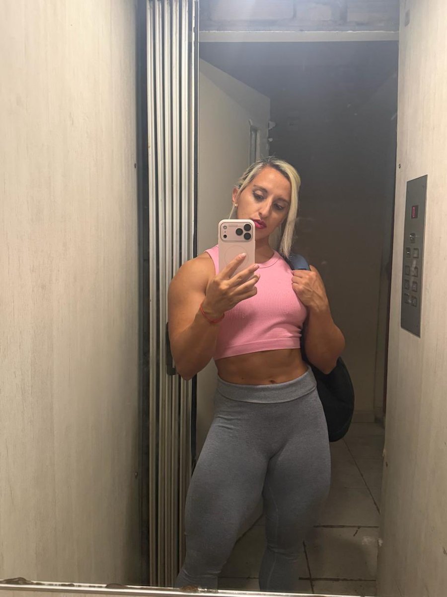 Kayla tweet media