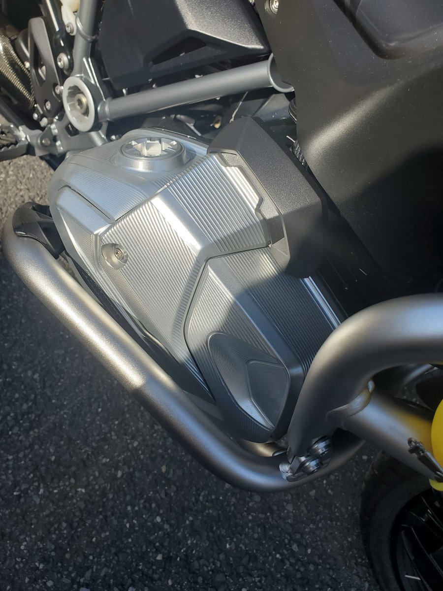 yujijinanbo's tweet photo. 「ビレット」って言うよりも
『削り出し』って響きが好き！🤟😏
#R1250GSA
#OPTION719 https://t.co/1JEgBeAisf