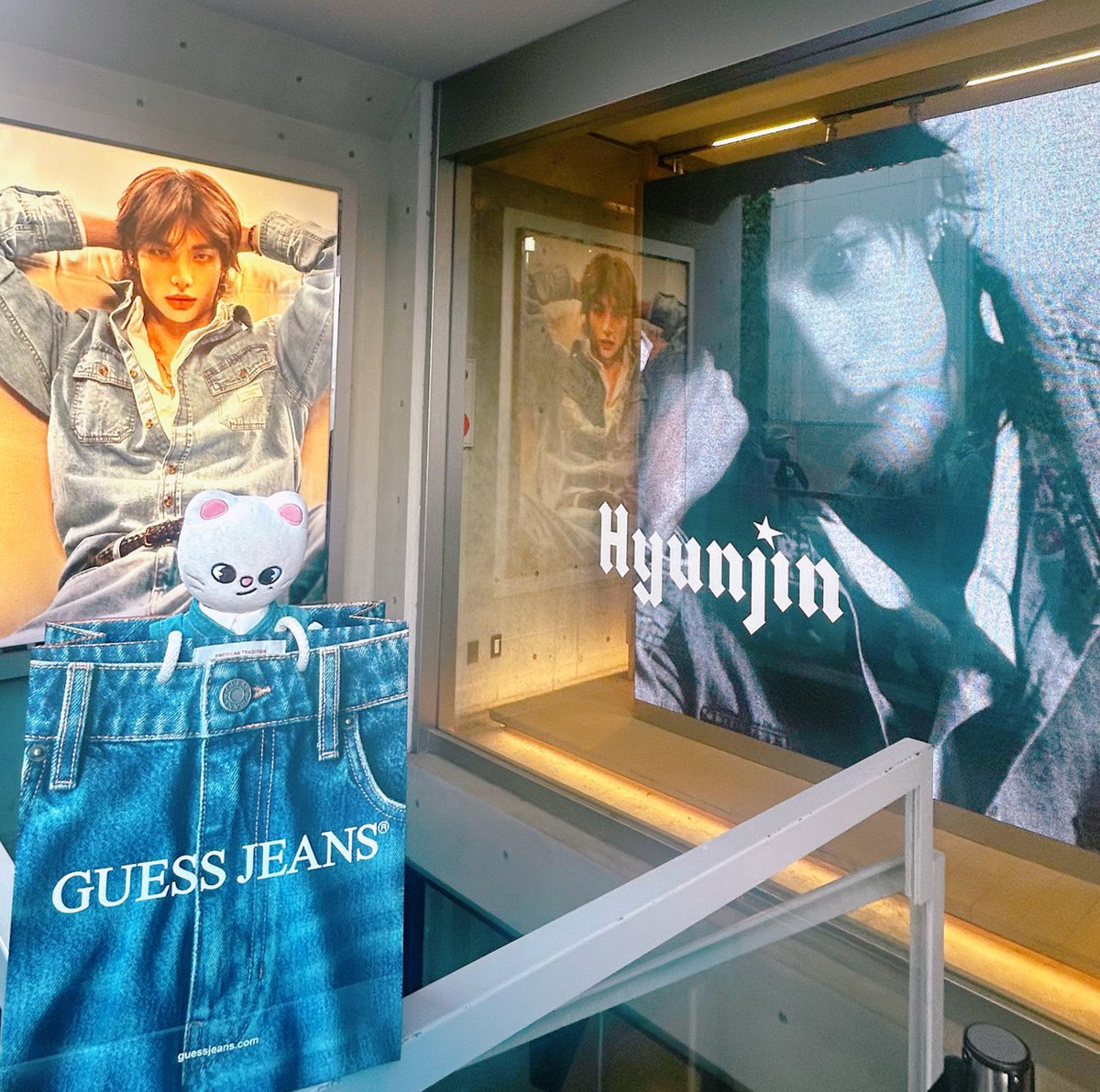 HYUNJIN for GUESSJEANS 原宿店限定印字ヒョンジン 【公式通販】