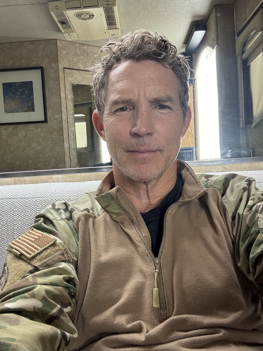 FilmUpdates's tweet photo. Shawn Hatosy on the set of ‘THE PITT’ https://t.co/DZS8ahYBOY