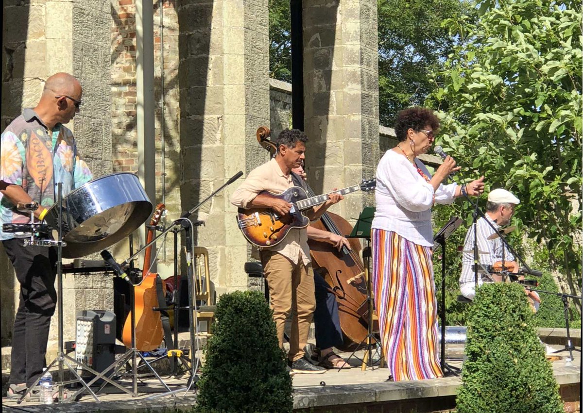 Chiddingstone Castle tweet media