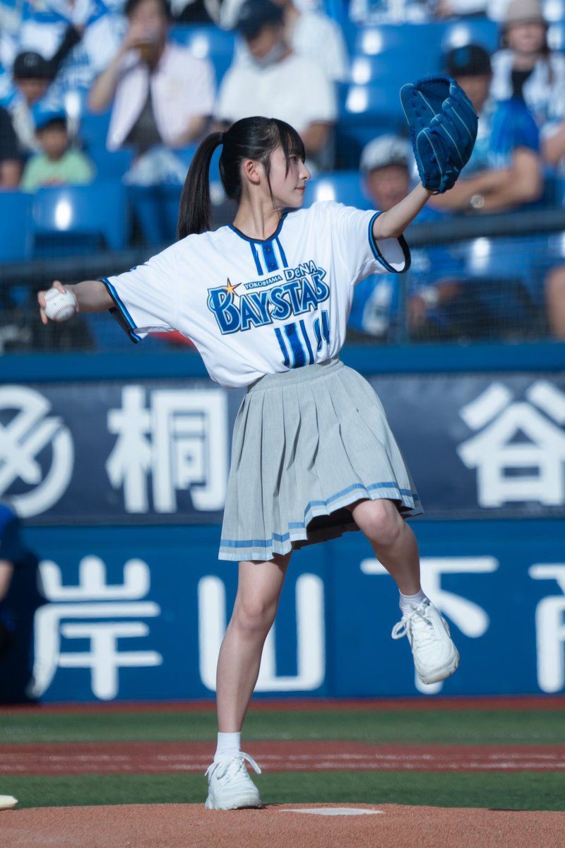 www_ysC's tweet photo. ハマスタ3塁側1列目からピッチャーマウンドの永田詩央里ちゃんを750mmで撮ってこんな感じです。(殆どトリミングしてないはず) https://t.co/AEVKr6gQPk