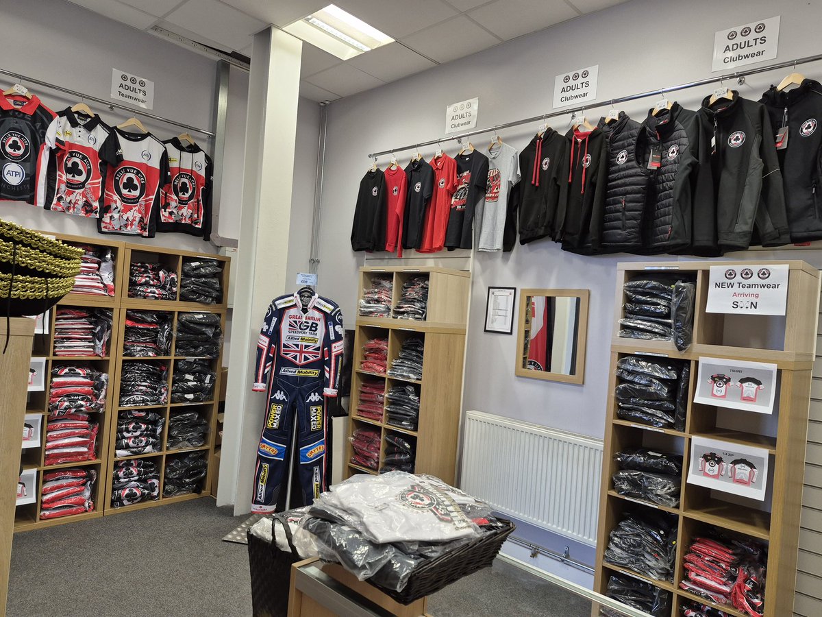 TheAces's tweet photo. 𝗢𝗽𝗲𝗻 𝘁𝗼𝗱𝗮𝘆 👋

Come on down to the National Speedway Stadium to secure your season ticket 🏟️

➕ Grab your tickets for the Peter Craven Memorial, FIM Speedway Grand Prix of Manchester and check out our club shop.

📆 𝗢𝗽𝗲𝗻𝗶𝗻𝗴 𝗵𝗼𝘂𝗿𝘀…
🔺 Today (March 7): 10am-1:30pm
🔺 Monday (March 9): 11am-4pm
🔺 Wednesday (March 11): 2:30pm-4pm
🔺 Friday (March 13): 10:30am-4pm
🔺 Saturday (March 14): 10am-1:30pm

#britishspeedway #Manchester♣️