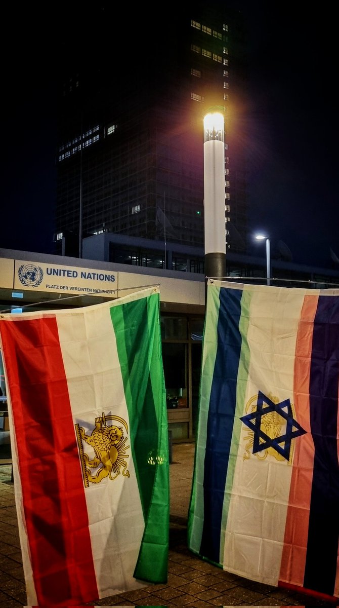 bgabonn's tweet image. #WeStandTogether #SayTheirNames #FollowTheirDreams
Kundgebung in Solidarität mit Menschen in #Iran auf dem Platz der Vereinten Nationen, #Bonn

 #FreeIran #FCKMHLLHS #JinJiyanAzadi ✌️
#BN0603

@KoeAntifa161 @AntifascistaBRS @161debunk @Baghi161 @klarekante_cgn @CityofHopeKoeln