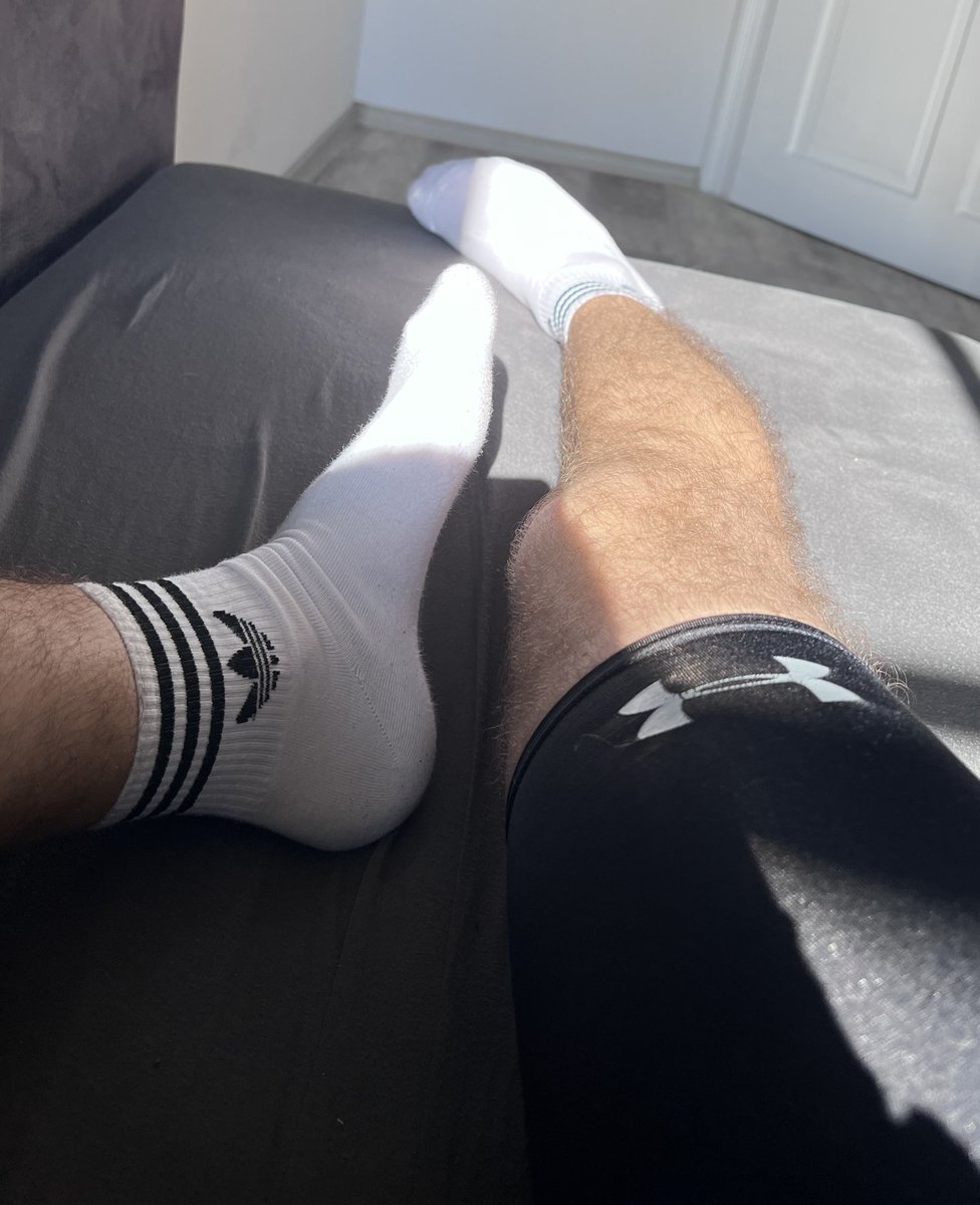 GaySoxAlpha's tweet photo. Giry już będą nieźle jebać, czas na trening, który frajer będzie czekał na wylizanie stóp Pana? Pisz: „Panie ten pot jak woda, a ja usycham ale nie zasługuję, przepraszam”. 

#uleglosc #master #cwel #dominacja #findom #służba #paypig #feet #sneakmaster #gay #gej #humanatm https://t.co/IHewg3dSGe