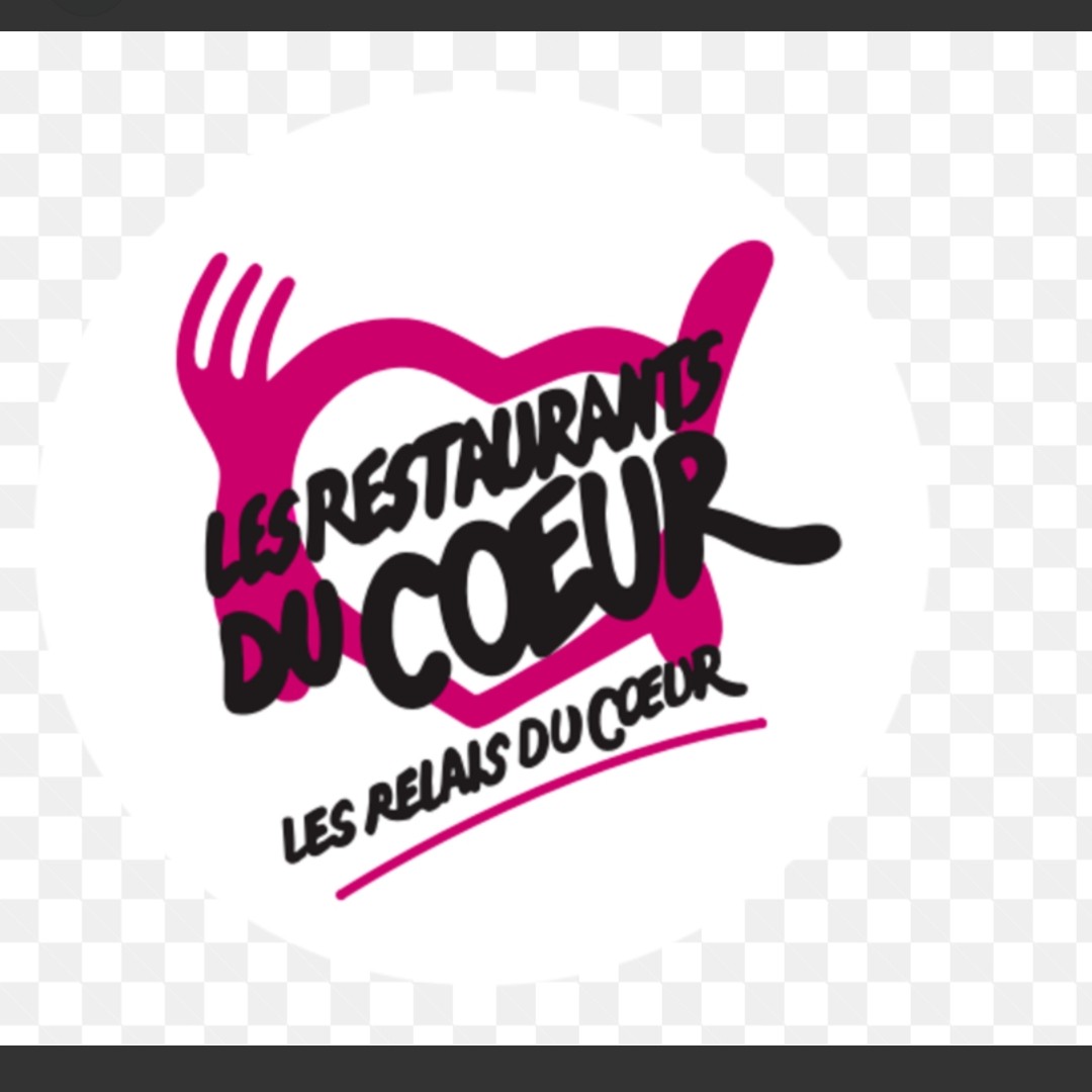 gauchecaca's tweet photo. Et c'est reparti pour la sempiternelle collecte des Restos du coeur.
Ils sont là, postés à toutes les entrées du magasin, tels des CRS quadrillant un quartier. Vous ne pouvez pas les rater, se sont bien souvent des retraités avec des tronches telles un jour sans pain et vous regardant d'un oeil réprobateur des que vous ne donnez rien.
Pour ma part je ne donne rien, nada et ils peuvent me fixer autant qu'ils le veulent.
Pour avoir un point de distribution non loin de chez moi, je sais très bien comment se passent les choses.
Ils y a certes quelques personnes qui méritent d'être aidées mais pour les autres...
C'est ainsi qu'on voit beaucoup de cassos qui s'y rendent entre deux canettes de 8°6 et de nombreux exotiques qui se permettent d'être insatisfait et de faire le tri.
D'ailleurs tous ces gens sont inscrits sur critères sociaux et se voient délivrer des colis d'office. Quant au mec sincère mais qui aura à faire face à une difficulté ponctuelle, ce sera niet sans moyen de discuter.
Ainsi, les Restos fonctionnent comme une administration, oui à l'assisté professionnel mais non au coup de main. En procédant ainsi, on prétend éviter les profiteurs or les profiteurs se trouvent déjà parmi les ayants-droit.
Vu que je n'aime pas entretenir des cohortes d'assistés ce sera toujours que dalle et je préfère réellement donner un coup de main à une personne traversant une mauvaise passe, ces dernières étant toujours les grandes oubliées du business caricatif.