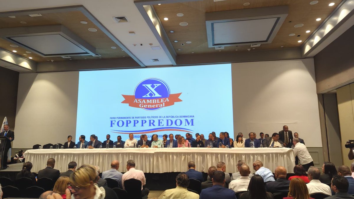 Con la presencia de 30 partidos políticos, ayer se llevó a cabo la X Asamblea General del FORO PERMANENTE DE PARTIDOS POLÍTICOS DE LA REPÚBLICA DOMINICANA (FOPPPREDOM) en la misma quedó juramentada como Presidenta Karina Aristy y los miembros Consejo Directivo periodo 2026-2027👊🏼