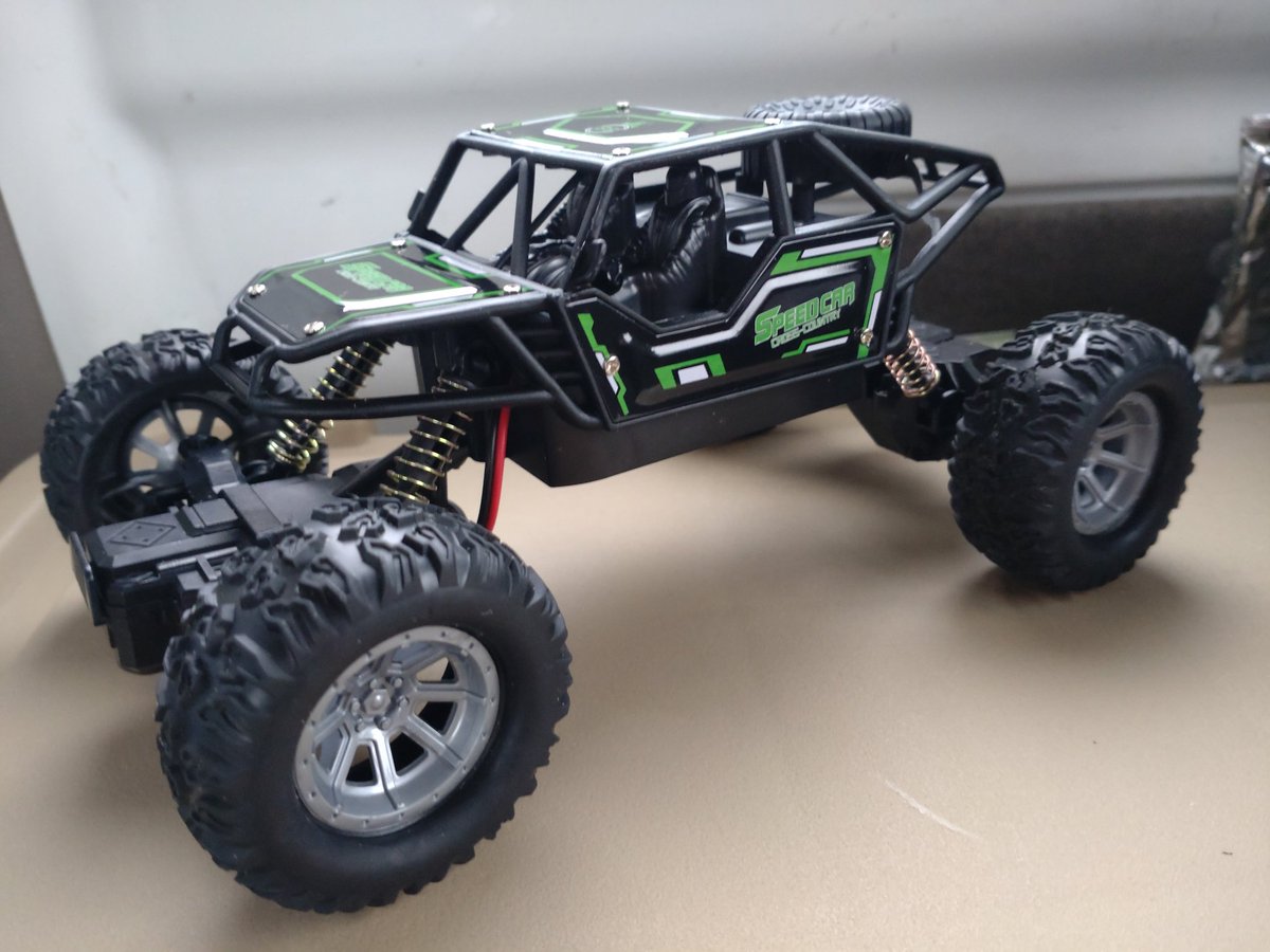 雨降ってて外でできないので車内で
あ、増車しましたw