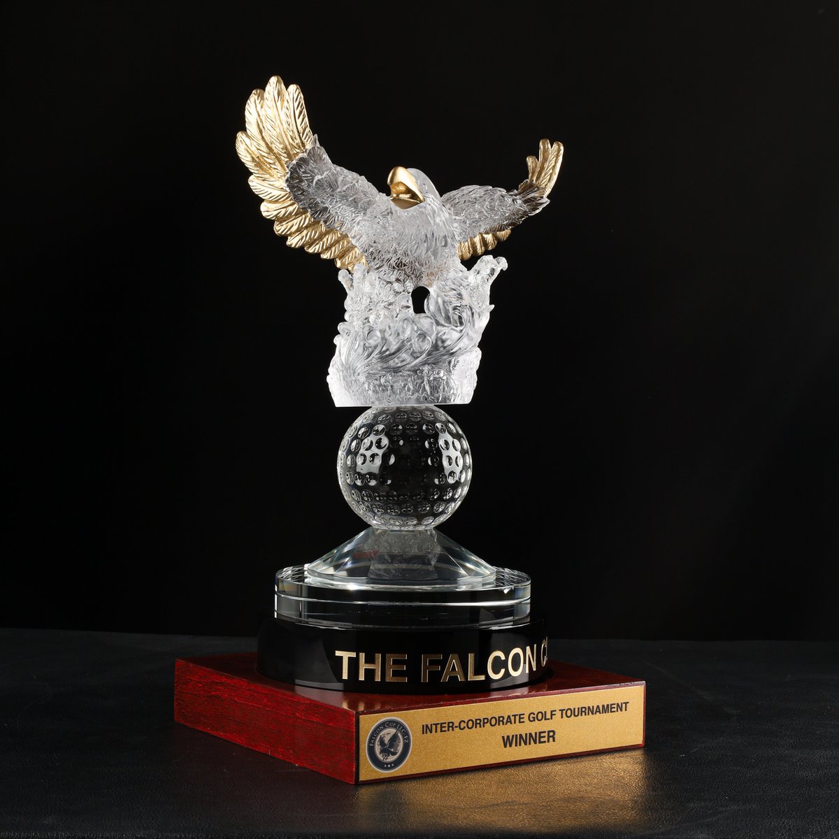 crystalcorp2's tweet photo. Falcon-themed custom crystal golf trophy designed for an inter-corporate golf tournament champion. 

More trophy designs:
https://t.co/HRtelTiEfE #CustomTrophies #CrystalAwards #CorporateAwards #TrophyDesign https://t.co/UXvgtPRG7d