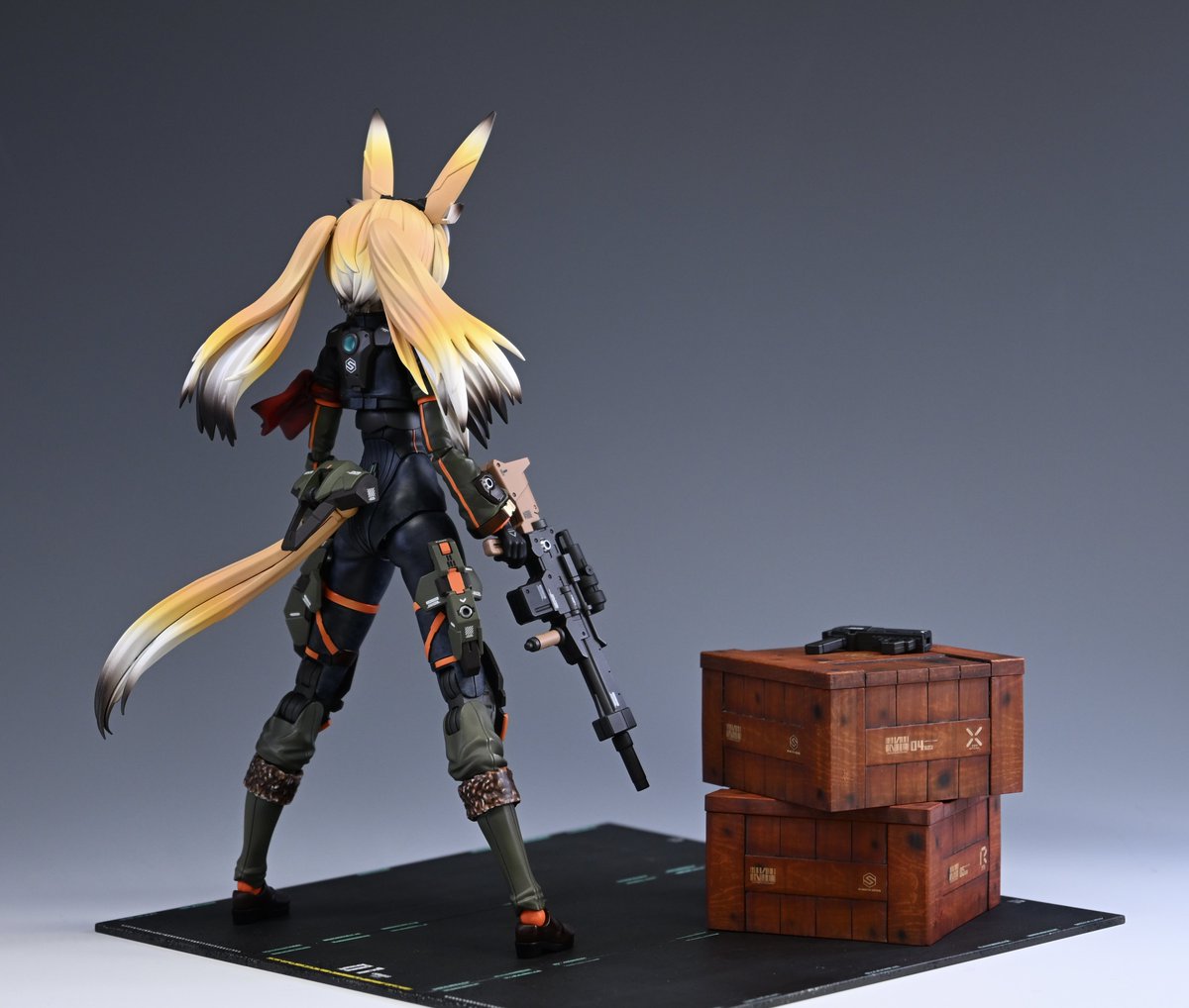 おおー！カッコ可愛いし狐モチーフなのをら髪の塗装に落とし込んでて