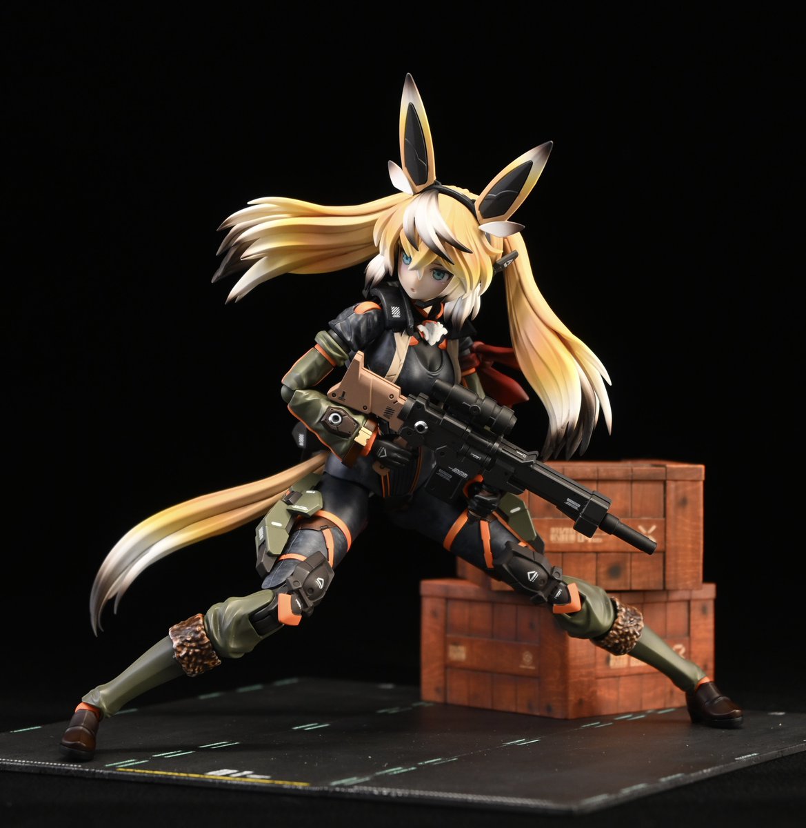 おおー！カッコ可愛いし狐モチーフなのをら髪の塗装に落とし込んでて