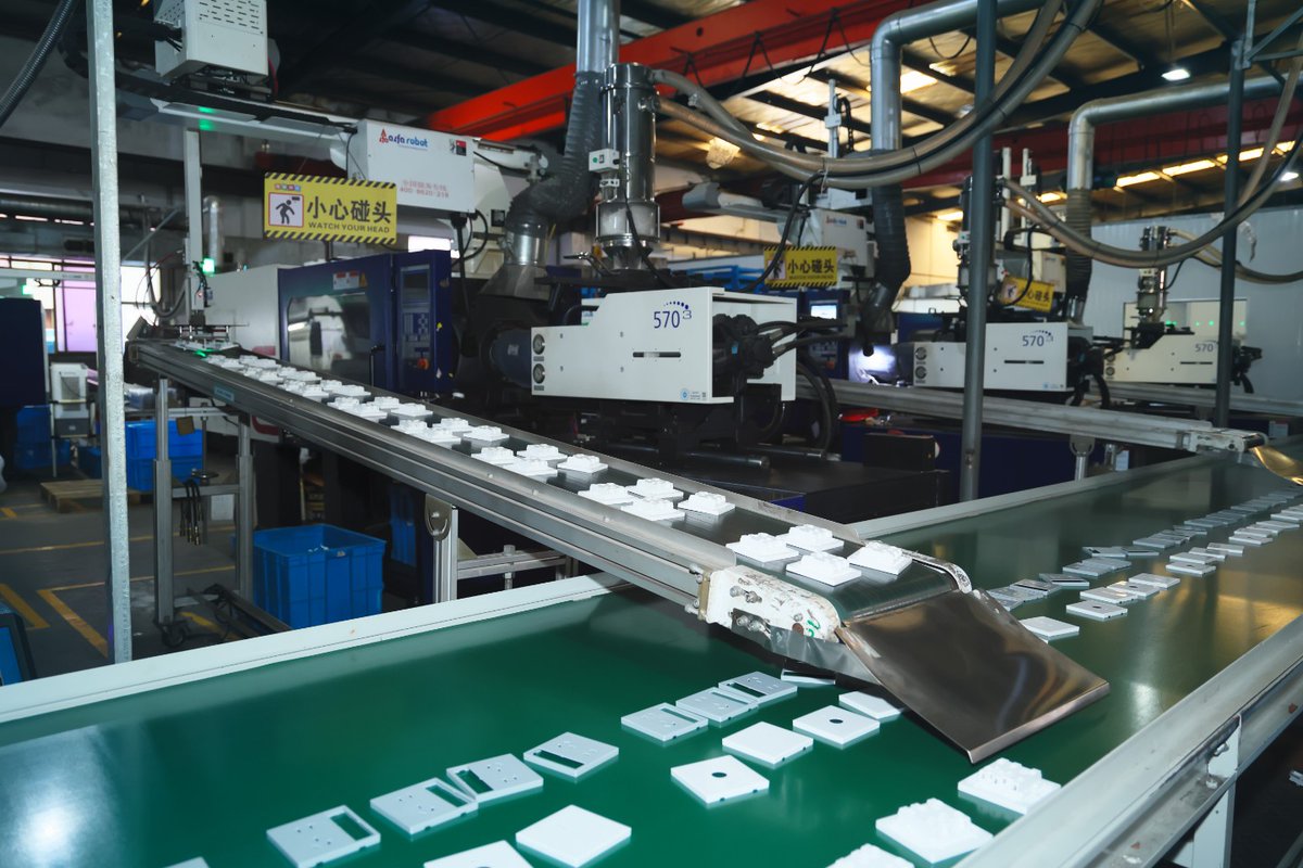 HUNANSIASE's tweet image. 🔎 No detail overlooked.
Every component on our production line undergoes rigorous checks—delivering the consistent quality OEM/ODM clients demand.
#SIASE #QualityAssurance #SwitchAndSocket