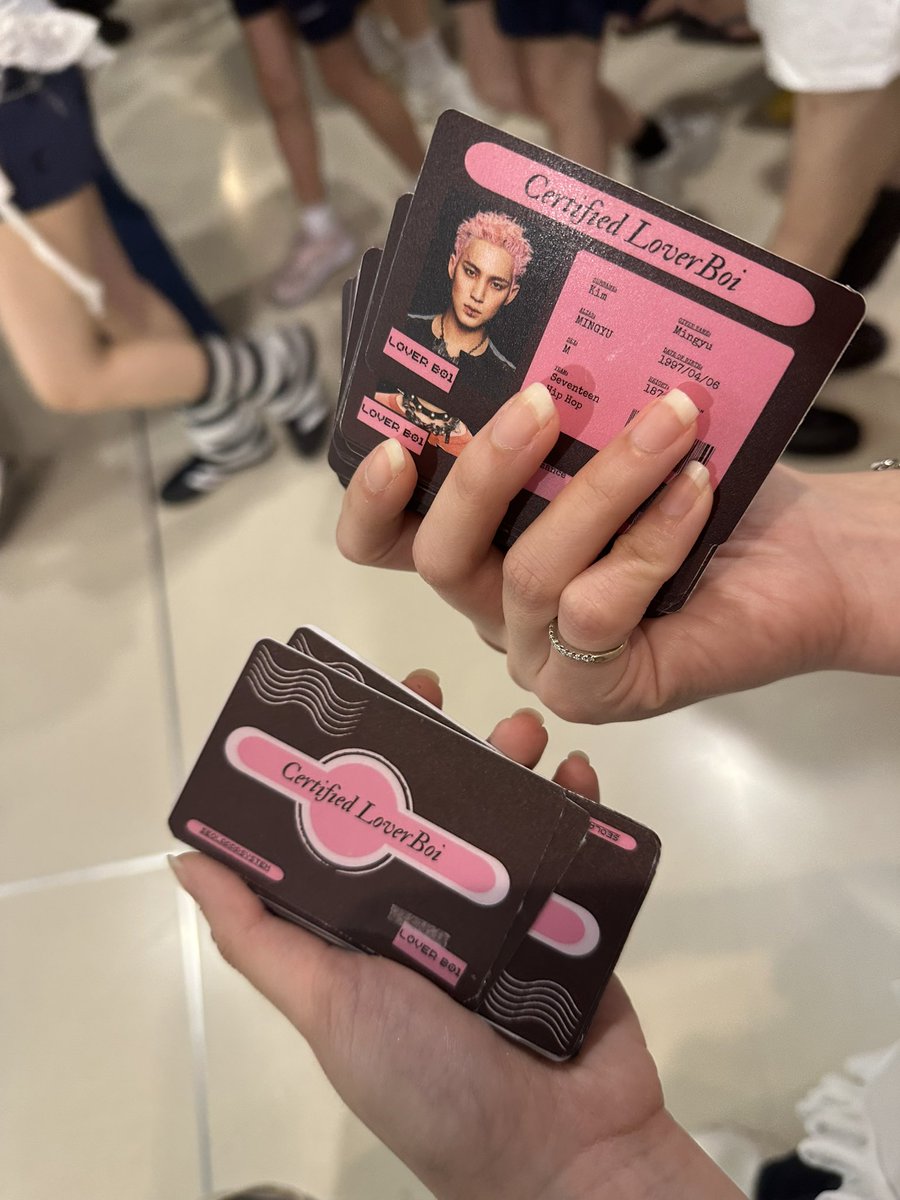seolarrrsystem's tweet photo. Im giving out these now 🤍🤍🤍 (1 PC n 1 Sticker) https://t.co/us1rmTm9fW