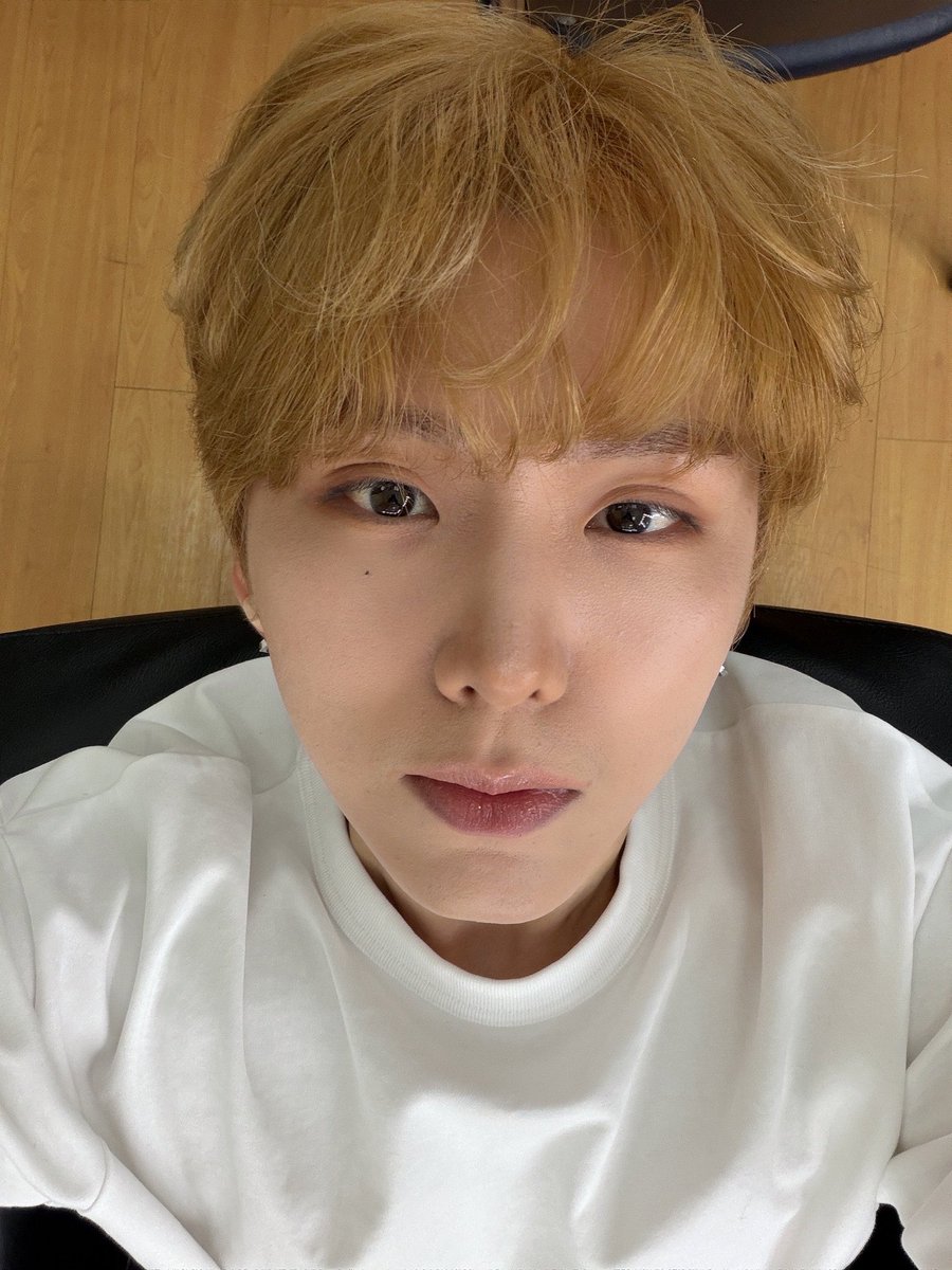 MONSTAXBASE's tweet photo. Kihyun on Bubble #기현 #KIHYUN https://t.co/FAl2CR4Lbe
