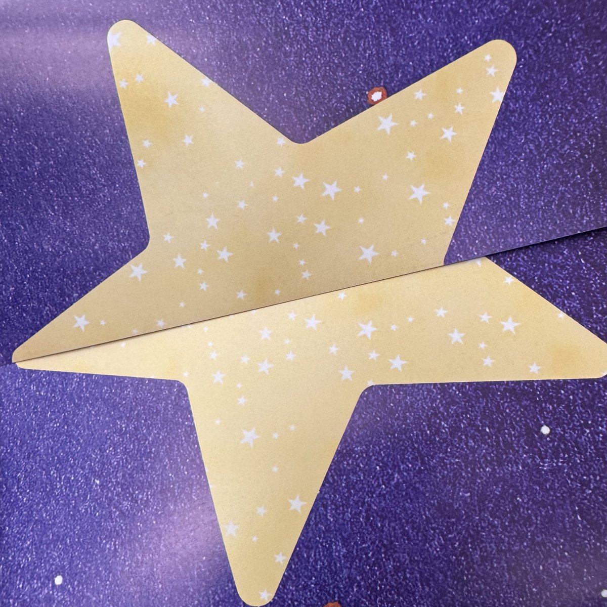 메투때 슬로건 양쪽으로 접어서 별모양 보여준대 아이디어 너무 좋다 내일은 하트!