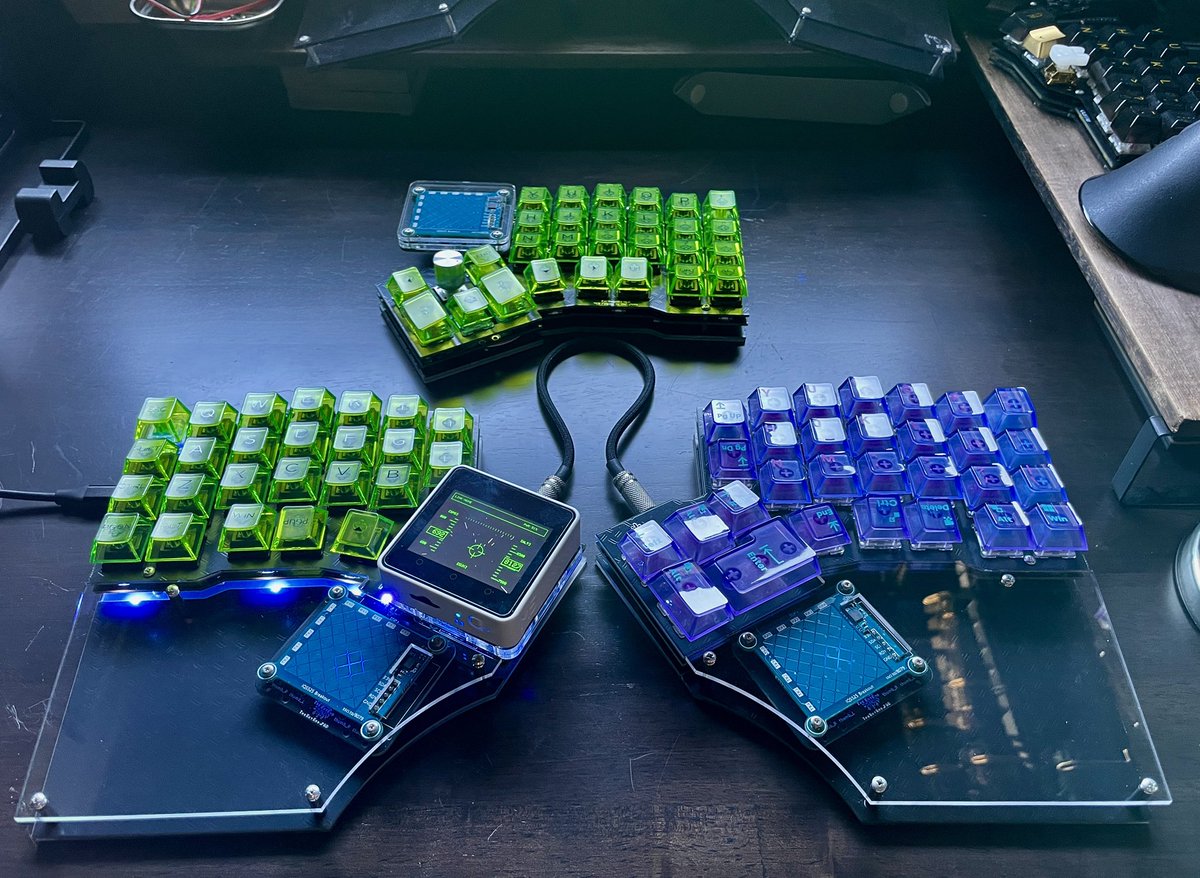 ymg_yamag's tweet photo. パームレスト一体型デュアルトラックパッドパッドまで辿り着けた…!
ケーブルをうまく処理できたので宙に浮いてるみたいだ…プラ染めを間に合わせねば。
#TheEndpoint #TheExtend https://t.co/ZGnbXDoFrH