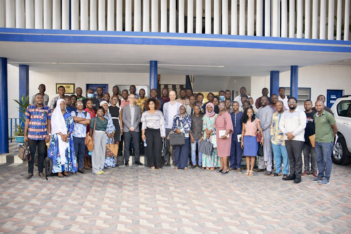 Le <a href="/CfrspUl/">CFRSP-UL</a> a accueilli une conférence scientifique sur les coronavirus émergents et l’approche One Health.
Le Pr Marcel A. Müller a présenté “MERS‑Coronavirus : A One Health Challenge”, aux côtés du Pr Felix Drexler et du Dr William Anges Yadouleton.
#OneHealth #globalhealth