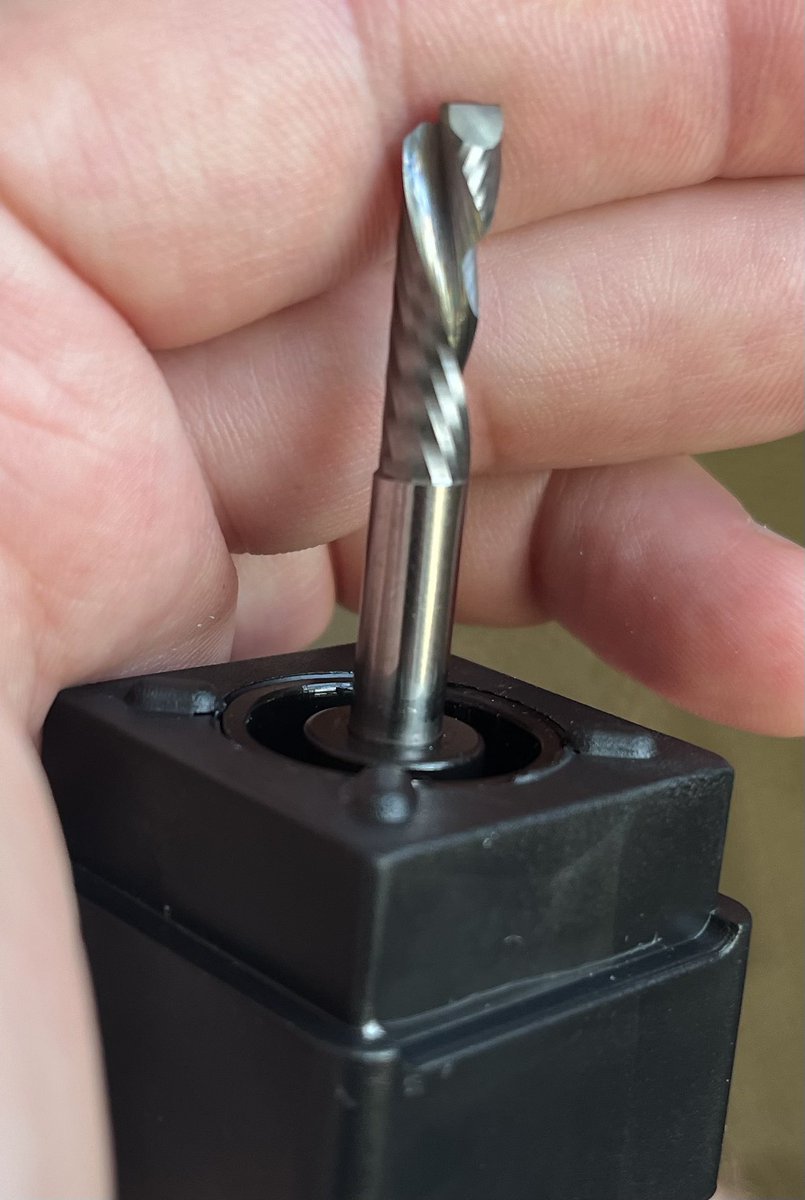 meloun_tomas's tweet image. Bit by bit.

Ufonský bit s kompresí materiálu.

#cncrouter