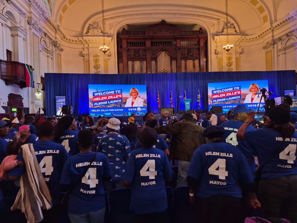 Our_DA's tweet image. 🔴 [LIVE NOW] Watch as Helen Zille unveils her bold pledges to get Joburg working. From reliable water 24/7, to jobs, safer communities, and roads that work. The DA can deliver a working city for you.

Broadcast links:

YouTube: youtube.com/live/i2iJokS82…

Facebook: