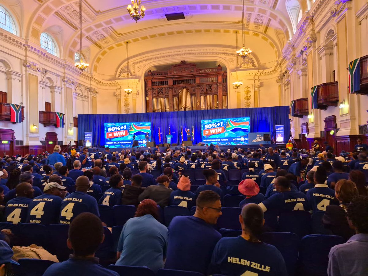 Our_DA's tweet image. 🔴 [LIVE NOW] Watch as Helen Zille unveils her bold pledges to get Joburg working. From reliable water 24/7, to jobs, safer communities, and roads that work. The DA can deliver a working city for you.

Broadcast links:

YouTube: youtube.com/live/i2iJokS82…

Facebook: