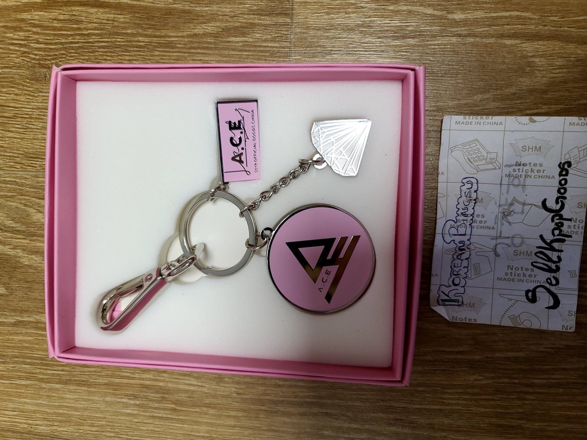 sellkpopgoods's tweet photo. [SELLING]

A.C.E official goods

CN pcs 18€ each 
CN keyring 22€

EU&amp;USA photobooks:
- Signed 100€
- Not signed 62€

#에이스 #jun #byeongkwan #wow #donghun #동훈 #병관 #acephotocard https://t.co/644gPZBfsK