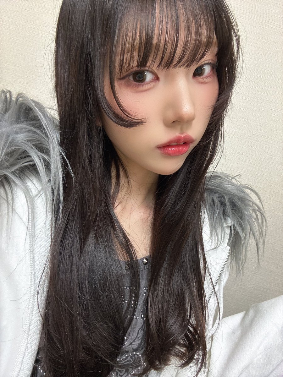 dude this photo of miu oh my god i think i died a little